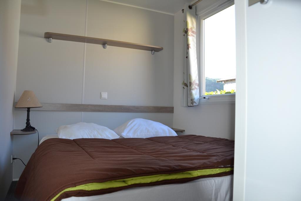 Hotel Camping La Mare Aux Fees Roquefeuil Exterior foto