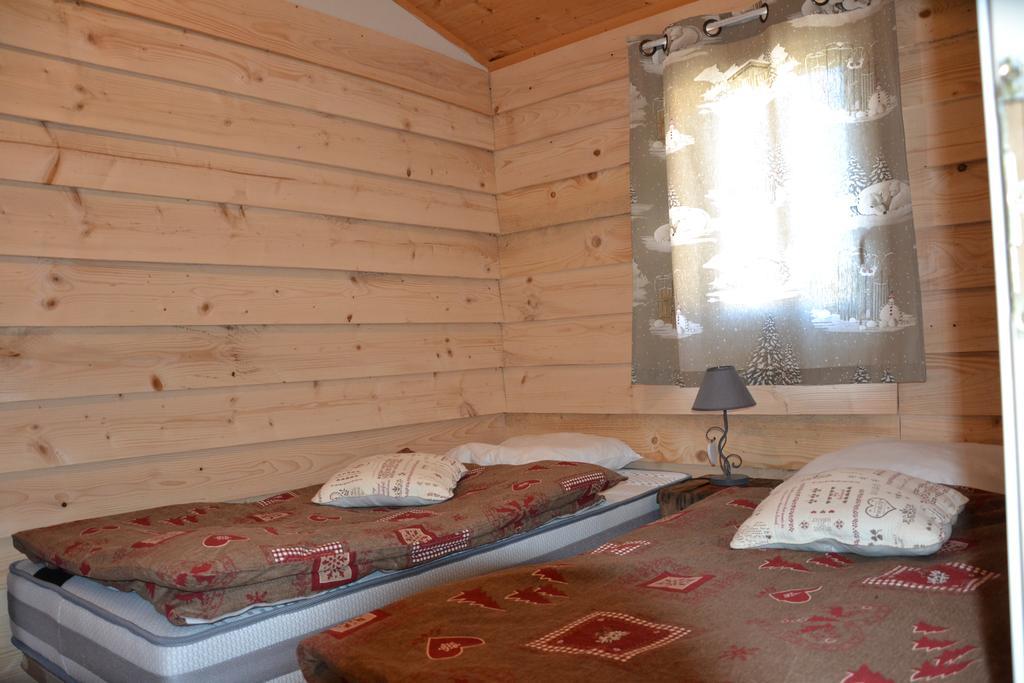 Hotel Camping La Mare Aux Fees Roquefeuil Exterior foto