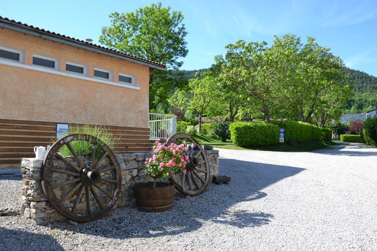 Hotel Camping La Mare Aux Fees Roquefeuil Exterior foto
