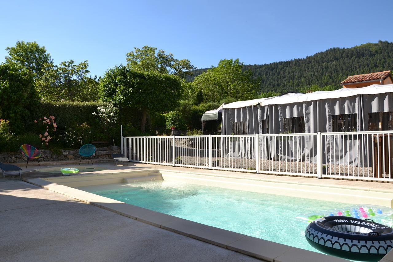 Hotel Camping La Mare Aux Fees Roquefeuil Exterior foto