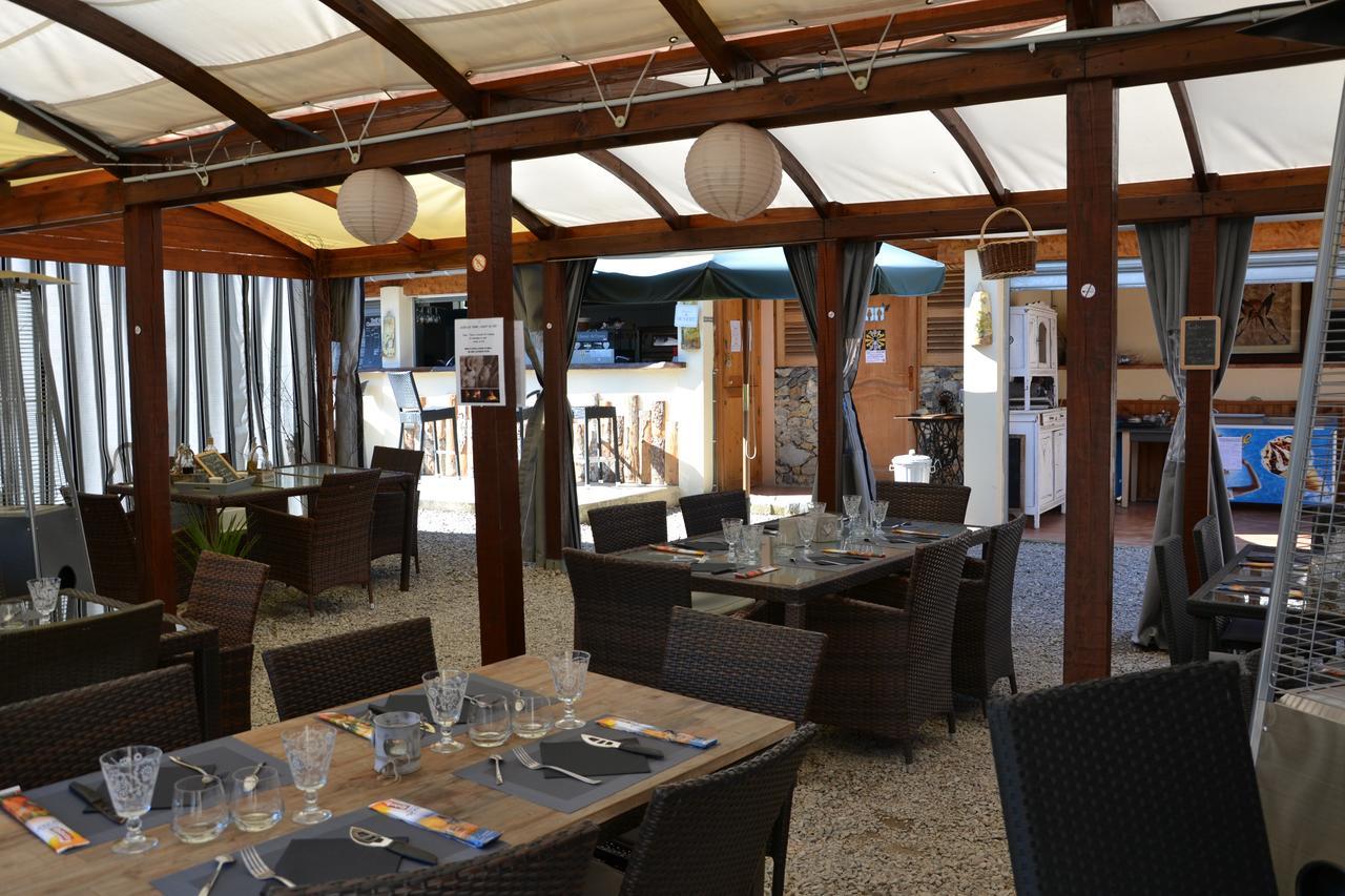 Hotel Camping La Mare Aux Fees Roquefeuil Exterior foto